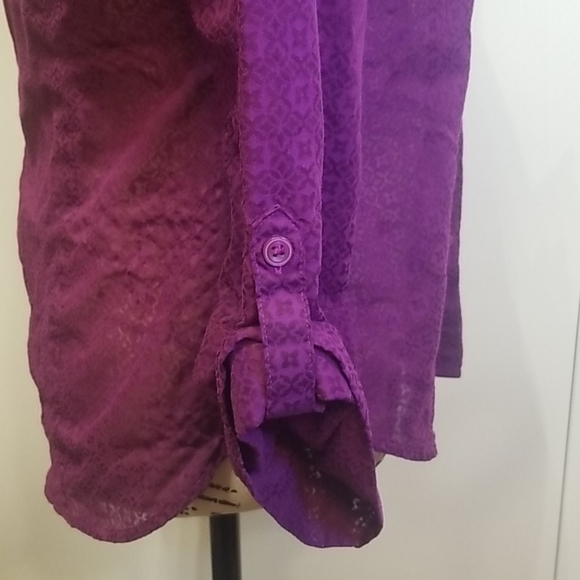 Ann Taylor Cut Out Design Button Down Blouse - Picture 6 of 8